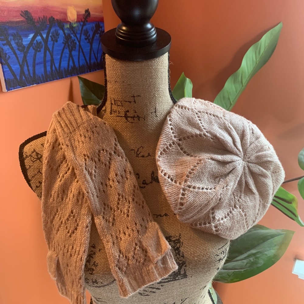 Hat and Fingerless Gloves